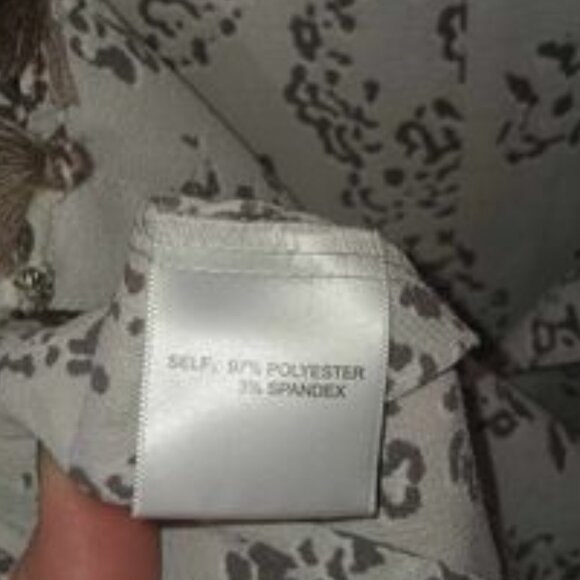 Rose + Olive Tunic Blouse Size Medium - Picture 10 of 14